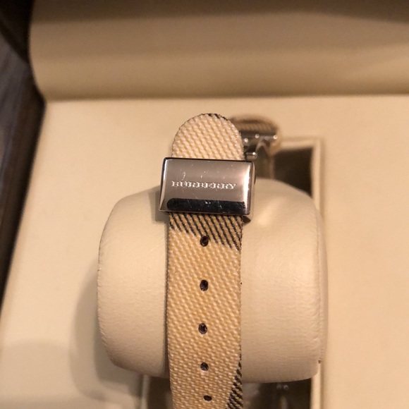 Authentic Burberry Check Band Women’s Watch - Picture 3 of 14